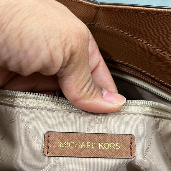 Michael Kors Beige Signature Tote Bag used a couple times - Picture 8 of 9